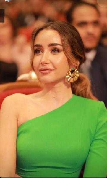 بالأخضر.. هنا الزاهد تخطف الأنظار في أحدث ظهور لها