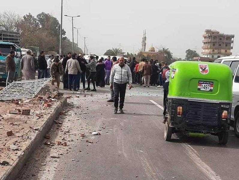 مصرع وإصابة 10 أشخاص في انقلاب سيارة أجرة بالمنوفية