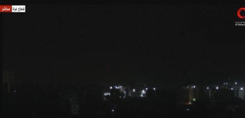 لقطات ترصد غارات إسرائيلية متتالية على مخيم مغازي وسط قطاع غزة.. «فيديو»