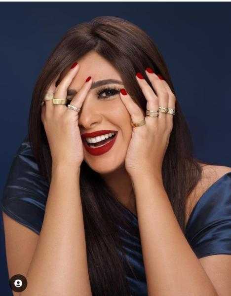 ياسمين عبدالعزيز تخطف الأنظار في أحدث ظهور لها