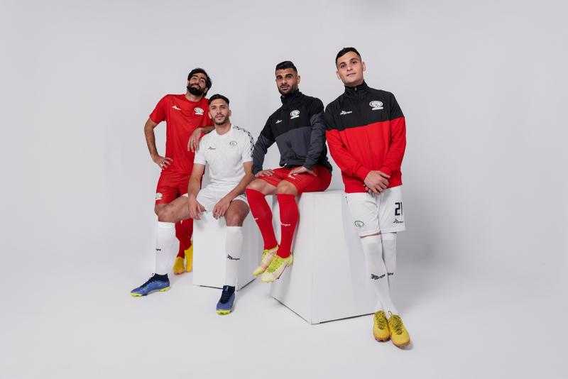 الاتحاد الفلسطيني لكرة القدم يكشف عن الزي الرسمي للفريق بتوقيع «تيمبو»