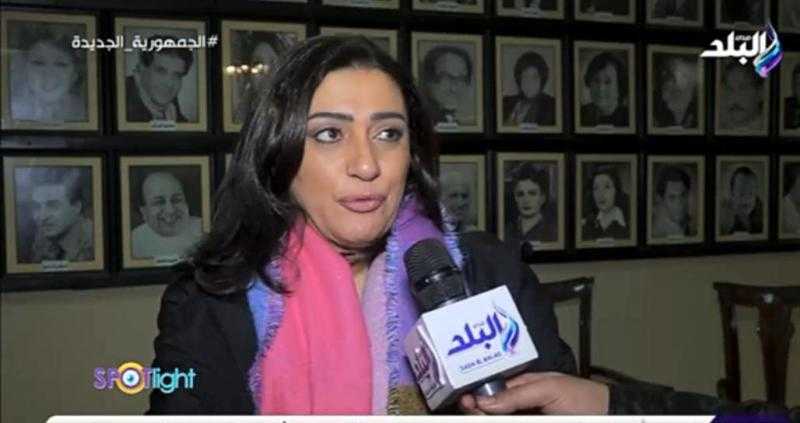 وفاء صادق تكشف كواليس مشاركتها في مسرحية «عائلة اتعملها بلوك».. فيديو