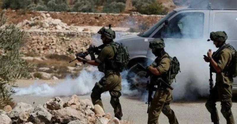 شاهد.. اقتحام قوات الاحتلال لـ «مخيم عقبة جبر» وإصابة 9 فلسطينيين