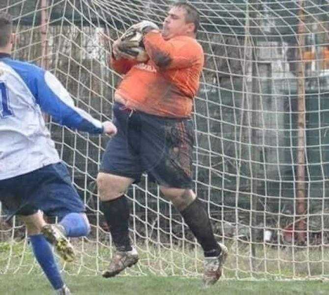 «مرجان أحمد مرجان في رومانيا».. حارس مرمى يتسبب في رحيل 4 مدربين ووفاة آخر بأزمة قلبية