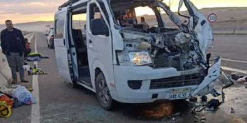 أمن الجيزة يعاين موقع حادث طريق الواحات ويستمع للمصابين