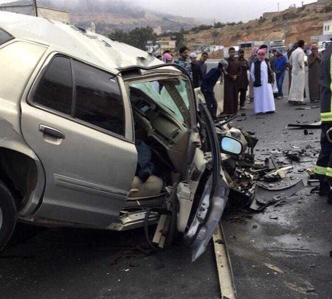 مصرع سيدة وإصابة نجليها في انقلاب سيارة ملاكي بطريق الواحات