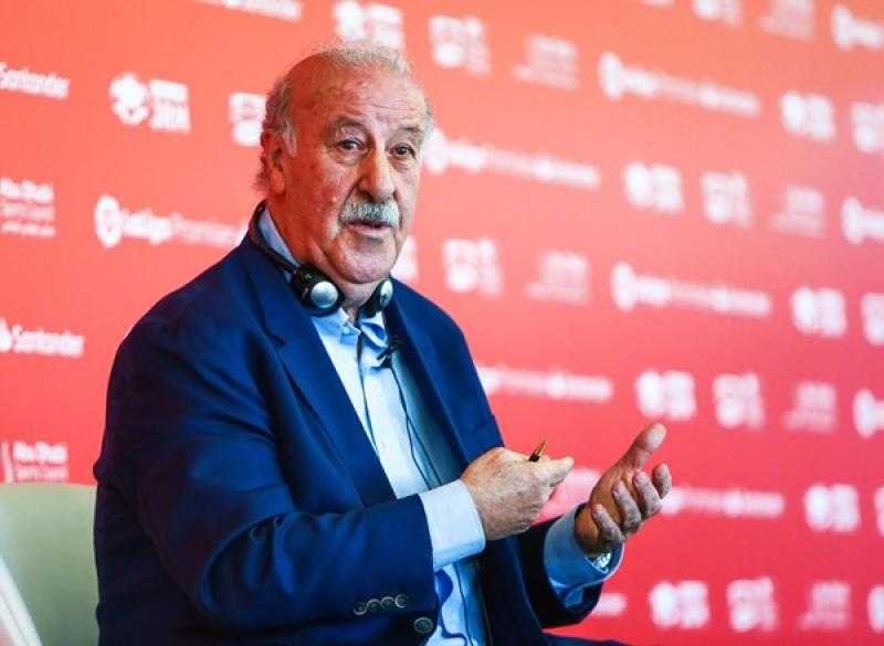 ديل بوسكي عن إمكانية فوز الأهلي على الريال: الفروق في كرة القدم تلاشت