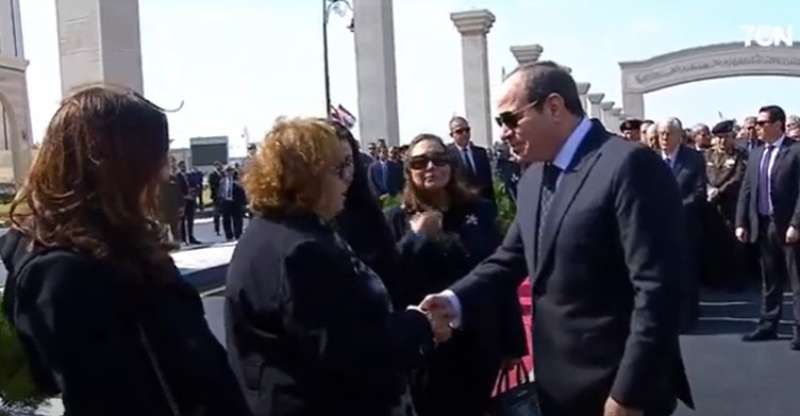 الرئيس السيسي يعزي أسرة شريف إسماعيل