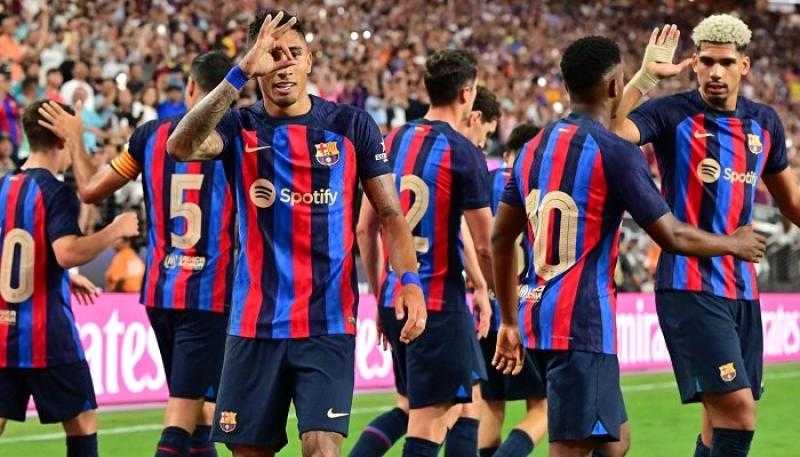 برشلونة يهزم إشبيلية بثلاثية ويوسع الفارق لثماني نقاط مع الريال في الدوري الإسباني