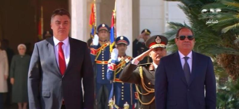 شاهد.. السيسي يستقبل نظيره الكرواتي بقصر الاتحادية.. «فيديو»