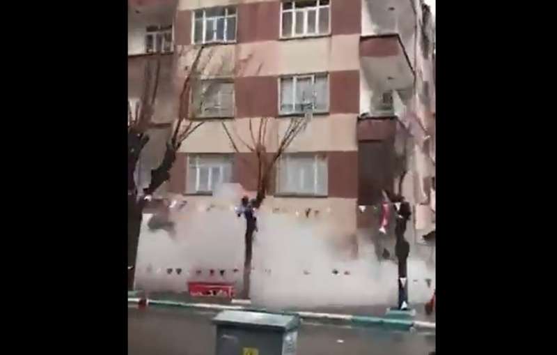 انهيار مبنى سكني في تركيا