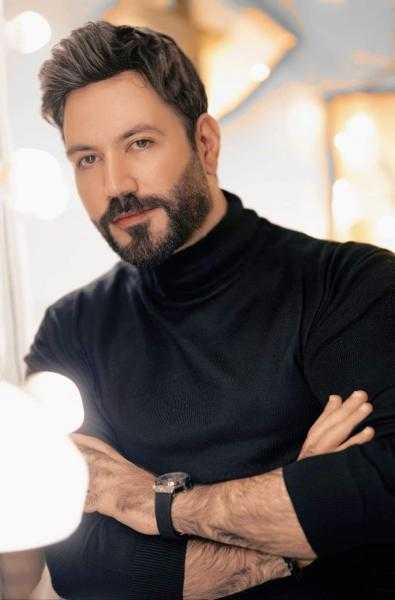 للعام الثالث.. المطرب علي خلف يشارك في عيد الحب بأغنية جديدة