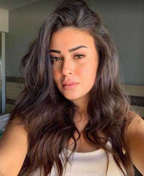 ميرنا نور الدين تخطف الأنظار في أحدث ظهور لها