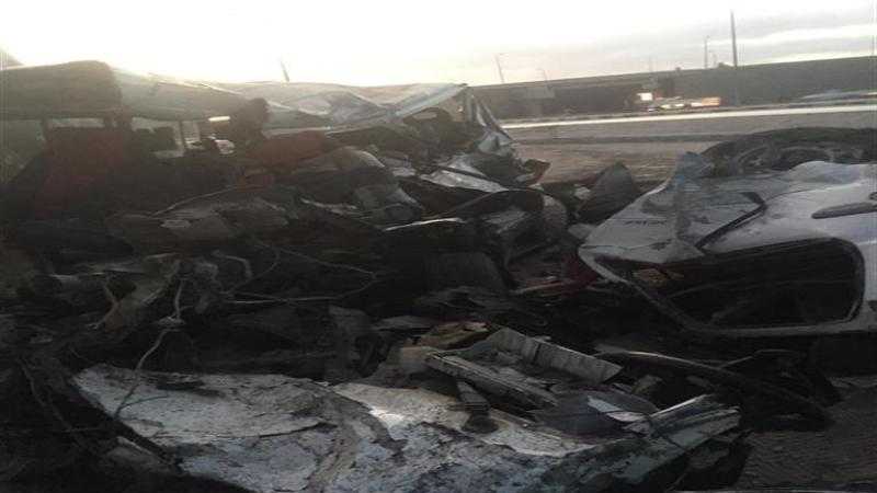 حادث تصادم بين عدد من السيارات أمام سوق العبور