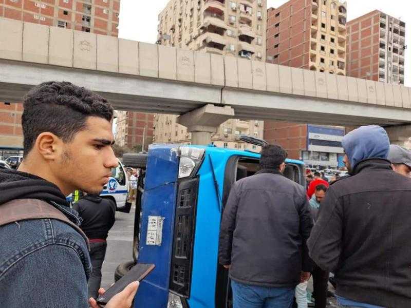 الصور الأولى  لـ إصابة 17 شخصًا في انقلاب أتوبيس نقل عام بعين شمس