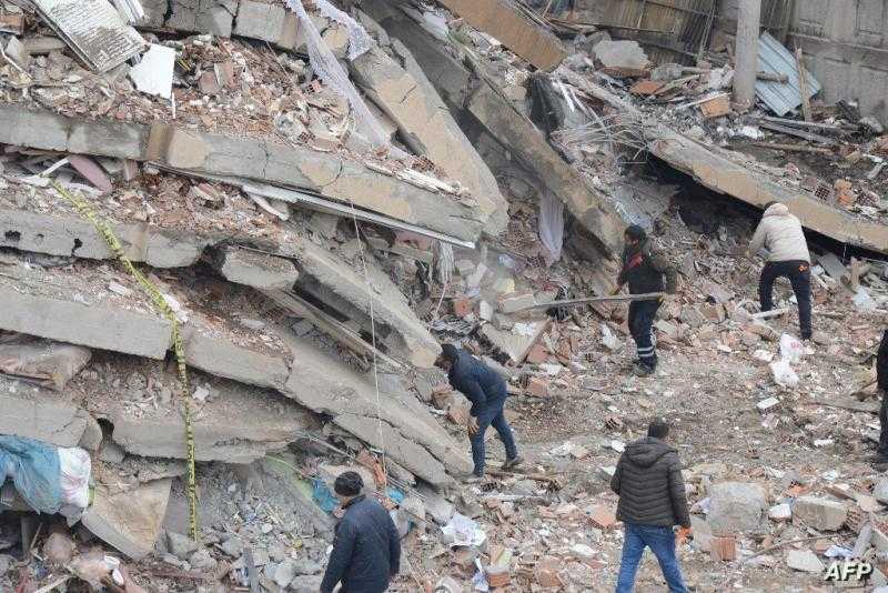 اليونان ترسل تعزيزات إلى تركيا لمواجهة آثار الزلزال.. تفاصيل