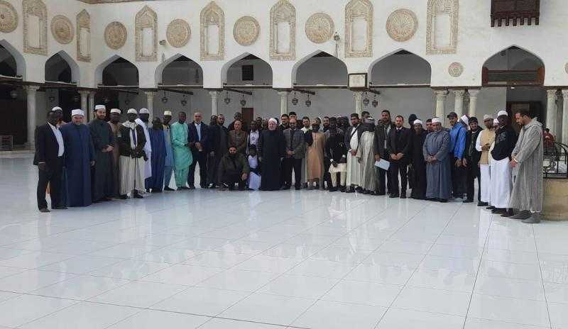 50 مشاركًا في مسابقة الأوقاف العالمية لحفظ القرآن الكريم يزورون الجامع الأزهر