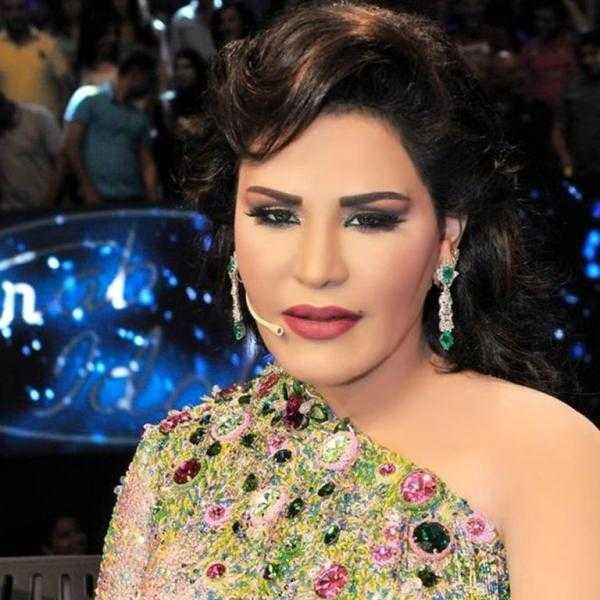 إطلالة غير تقليدية للفنانة أحلام تكشف عن رشاقتها