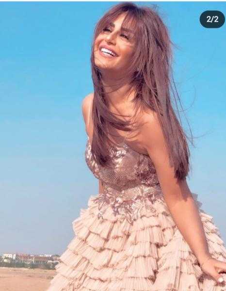 بفستان أنيق.. منة فضالي تسحر القلوب في أحدث ظهور لها