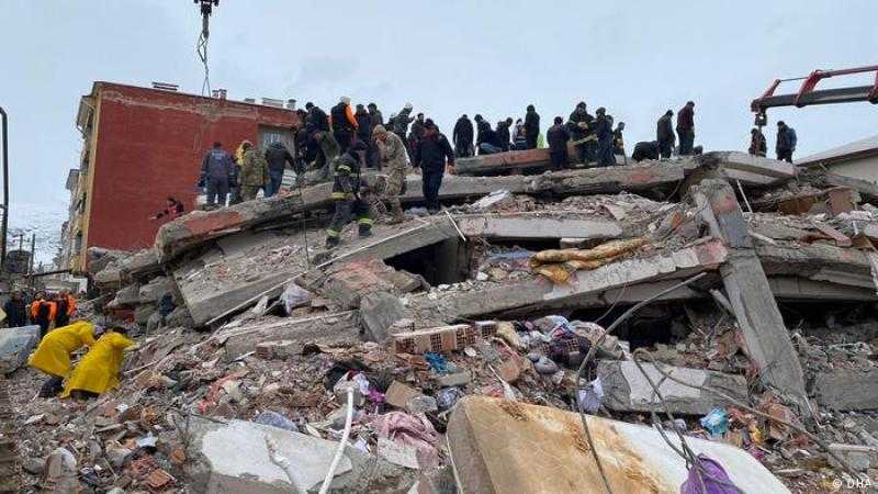 وزير الصحة التركي: ارتفاع أعداد مصابي الزلزال إلى 80 ألف مصاب