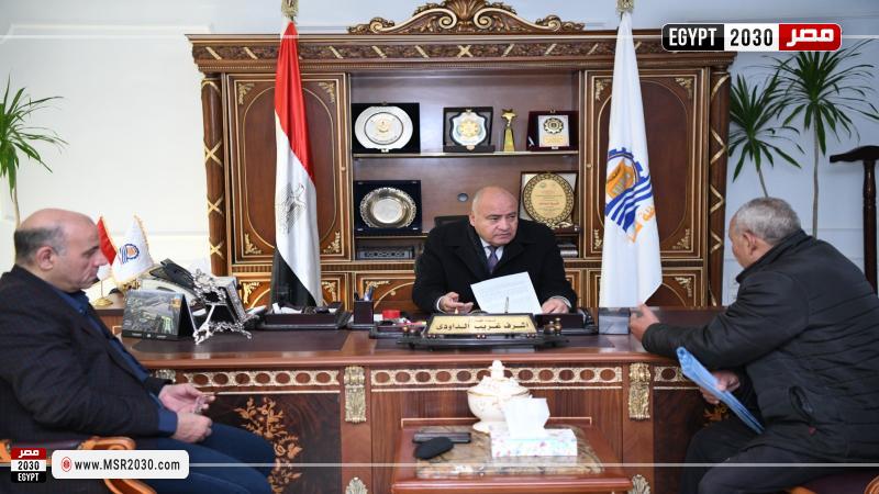 محافظ قنا
