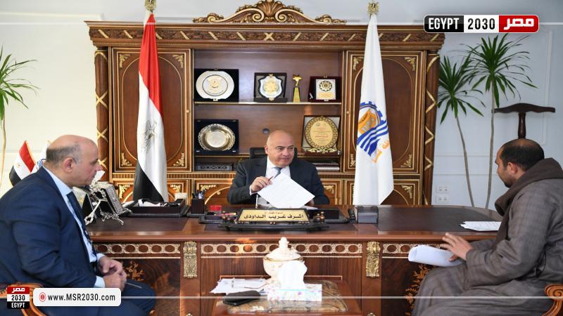 محافظ قنا