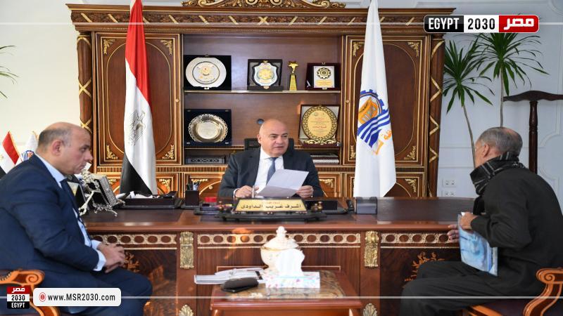 محافظ قنا