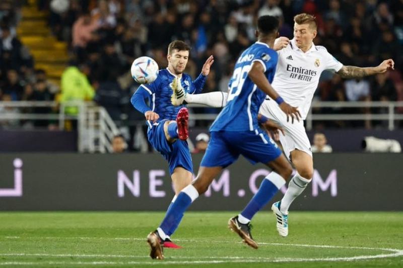 فيفا يتغنى بالهلال رغم الخسارة أمام ريال مدريد