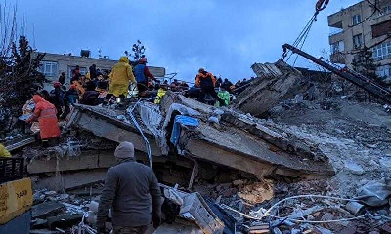 أحد المصريين الناجيين من زلزال تركيا يشكر وزارة الهجرة: «متأخروش علينا أبدا».. فيديو