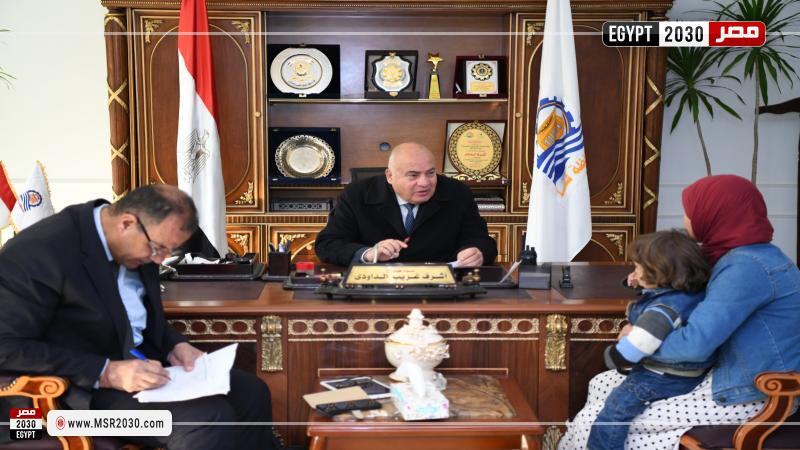 محافظ قنا