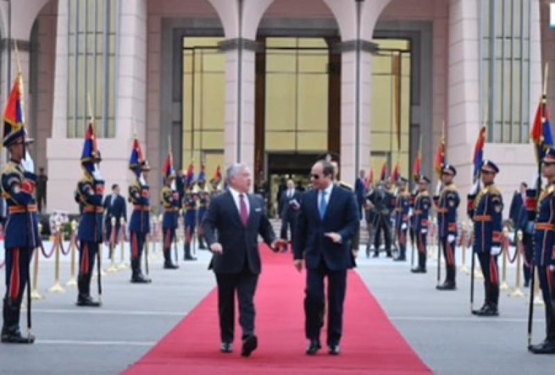 السيسي يودع ملك الأردن في مطار القاهرة عقب مشاركته بمؤتمر دعم القدس