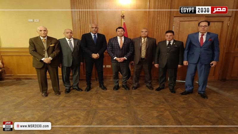 وزير الرياضة يجتمع مع لجنة الانضباط والقيم باتحاد الكرة بحضور رئيس الاتحاد