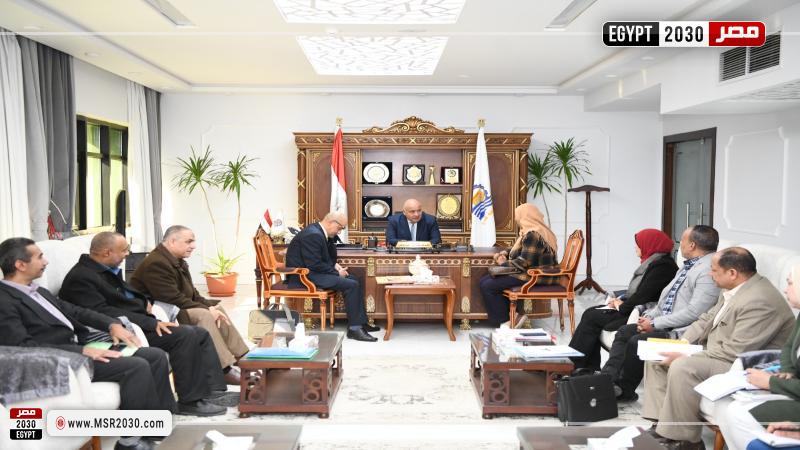 محافظ قنا يستقبل هيئة المساحة