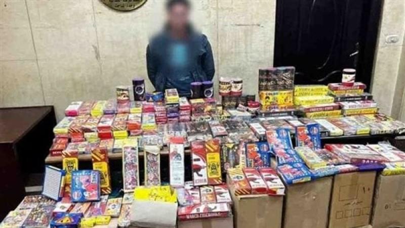 بمليون صاروخ.. ضبط تاجر ألعاب نارية بالجمالية