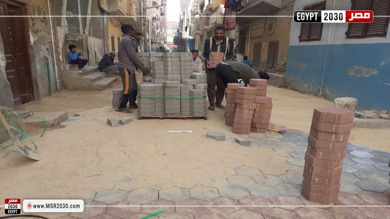 تركيب بلاط في شوارع دشنا
