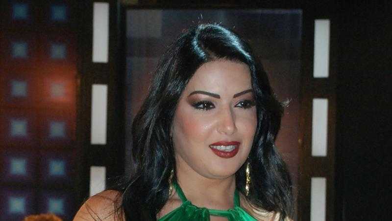 سمية الخشاب:  «أنا من برج النحانيح في الحب» - فيديو