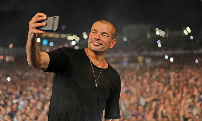 عمرو دياب يحتفل مع جمهوره بعيد الحب ويطرح «بطمن عليك»