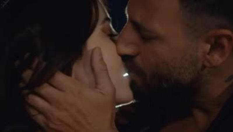 نيقولا معوض عن مشهد القبلة في مسلسل الثمن: «مبسوط بيه والمنصات تسمح بالجرأة أكثر»