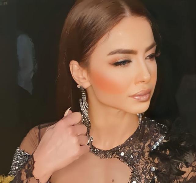 دوللي شاهين
