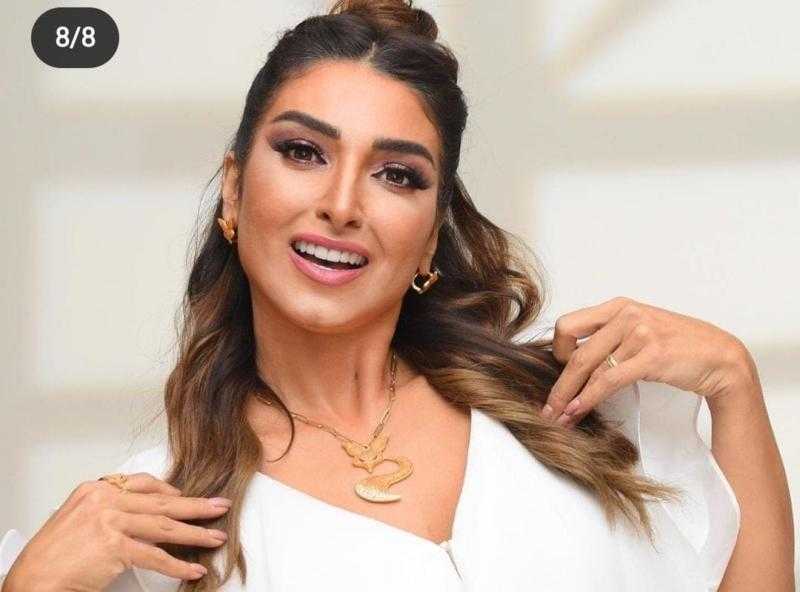 «جيت الدنيا عشان أحبك».. روجينا تنشر صور برفقة زوجها الفنان أشرف زكي