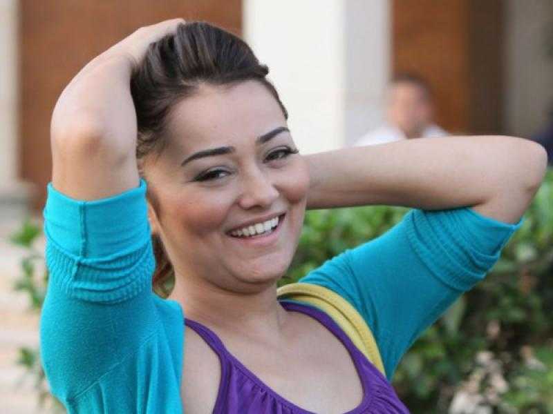 «عيد حب سعيد».. إطلالة كاجوال لراندا البحيري في أحدث ظهور