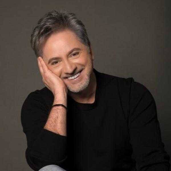 «أول عيد عشاق تحت سقف واحد».. مروان خوري يحتفل بعيد الحب برفقة زوجته