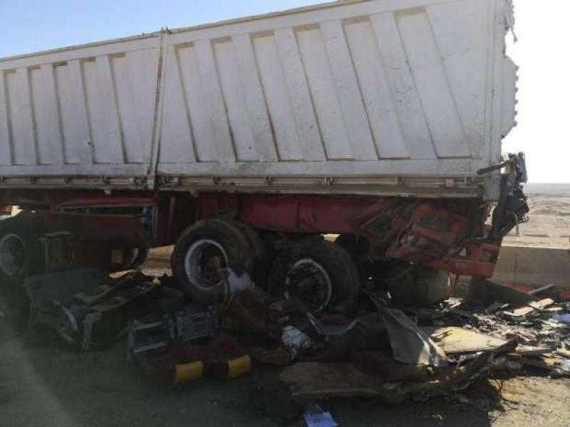 سقوط كونتينر من مقطورة على سيارة ملاكي بالإسكندرية بدون خسائر في الأرواح