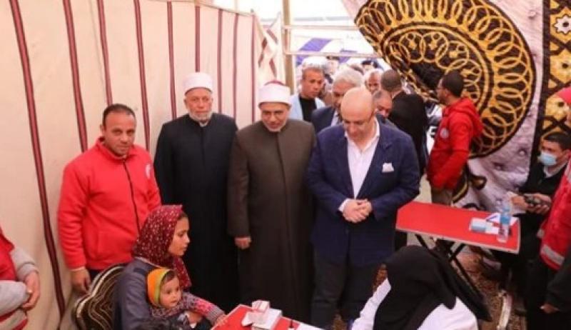 دعمًا للنهوض بالريف المصري.. رئيس جامعة الأزهر يتفقد إحدى قرى بني سويف