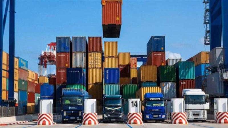 «الزراعة» تؤكد الإفراج عن 2.5 مليون طن أعلاف من الموانئ - فيديو