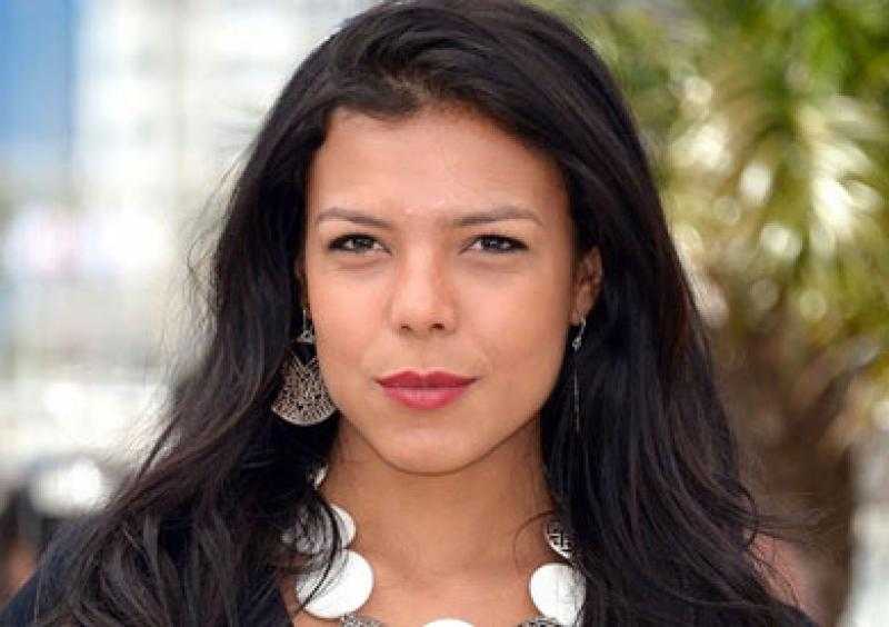 ناهد السباعي تخطف الأنظار بفستان أحمر جريء