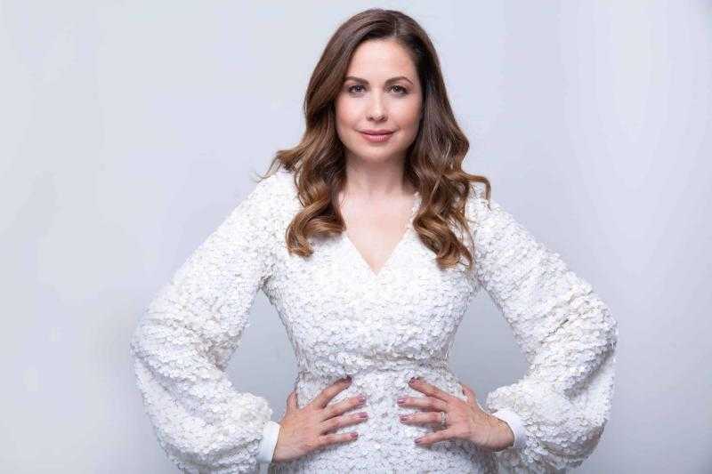 «بفستان أنيق».. ريا أبي راشد تظهر رشاقتها بإطلالة مختلفة