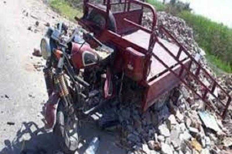 بالأسماء.. إصابة 4 أشخاص إثر انقلاب تروسيكل ببني سويف