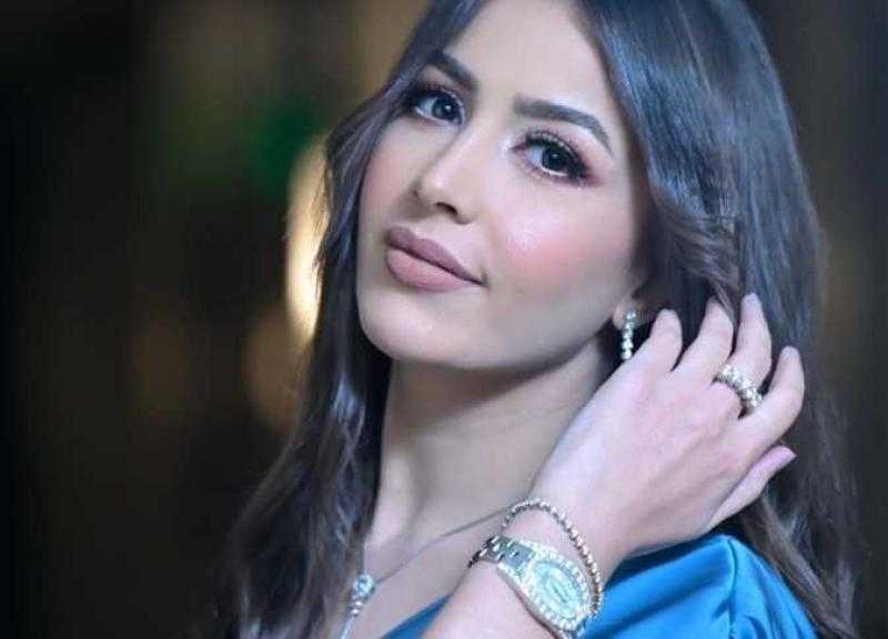 جنات تروج لأغنيتها «التفاح والفراولة»