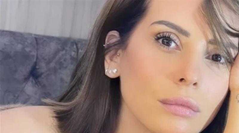 إطلالة ناعمة لإيمان العاصي بالجلد الأسود